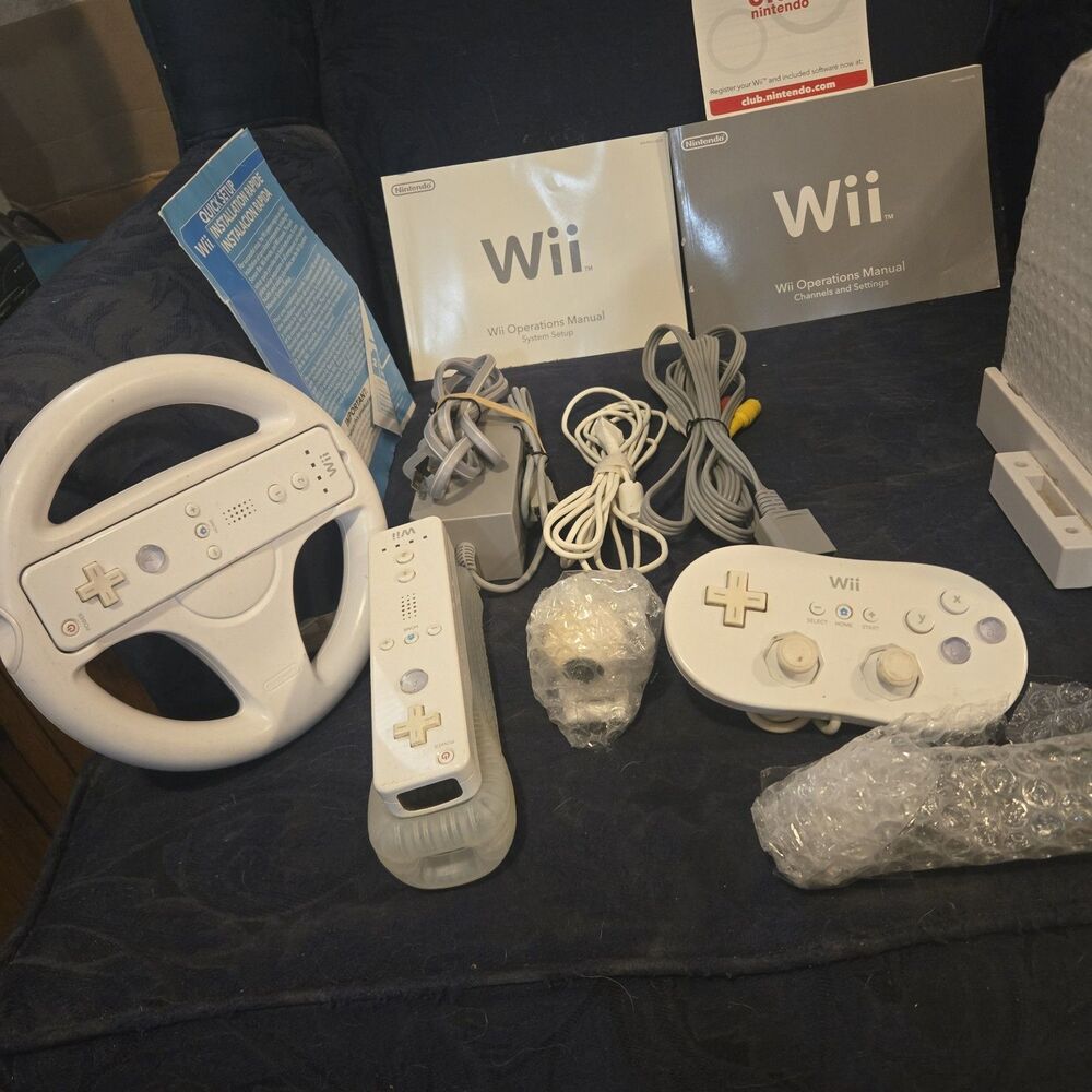 Nintendo Wii Console Bundle w/ Controllers, Sensor Bar, Cooling Stand, Manuals - Picture 2 of 6